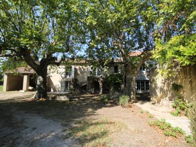 Vente MAS sur 4,5 hectares de terrain proche Saint Remy De Provence