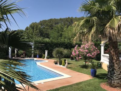 Vente VILLA contemporaine 4 chambres Piscine Noves