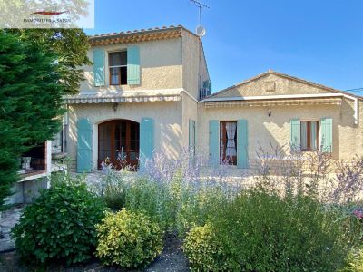 VILLA  3 chambres 2 salles de bains avec Jardin centre ville à Saint Remy De Provence